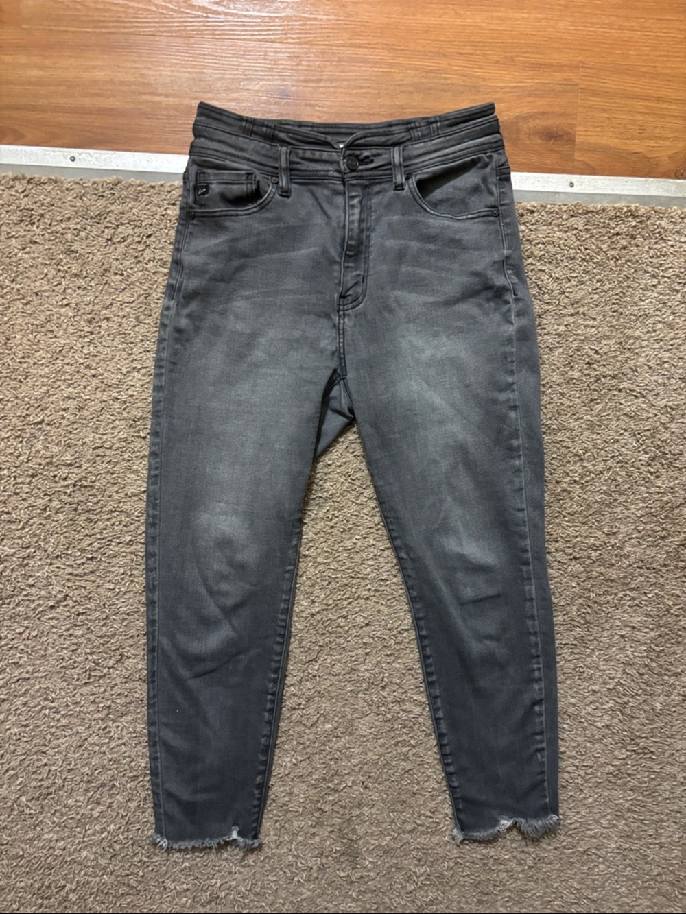 KanCan Woman’s 28 Gray Ankle Cropped Jeans Raw Hems Like New Condition